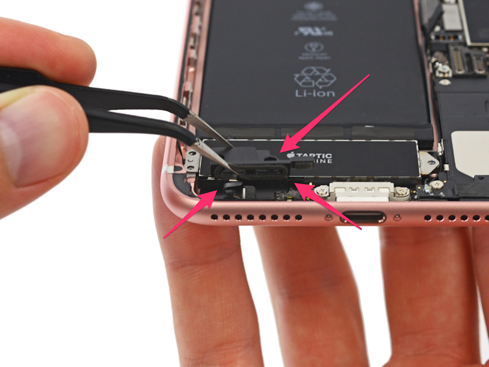 does the iphone have a headphone jack.The iPhone 7 has a 38f313f9770ed6dfaaac0503df8f4341