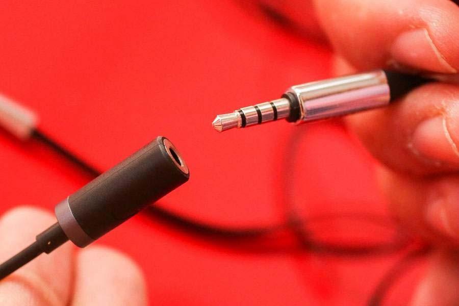 what do the stripes on the headphone jack mean